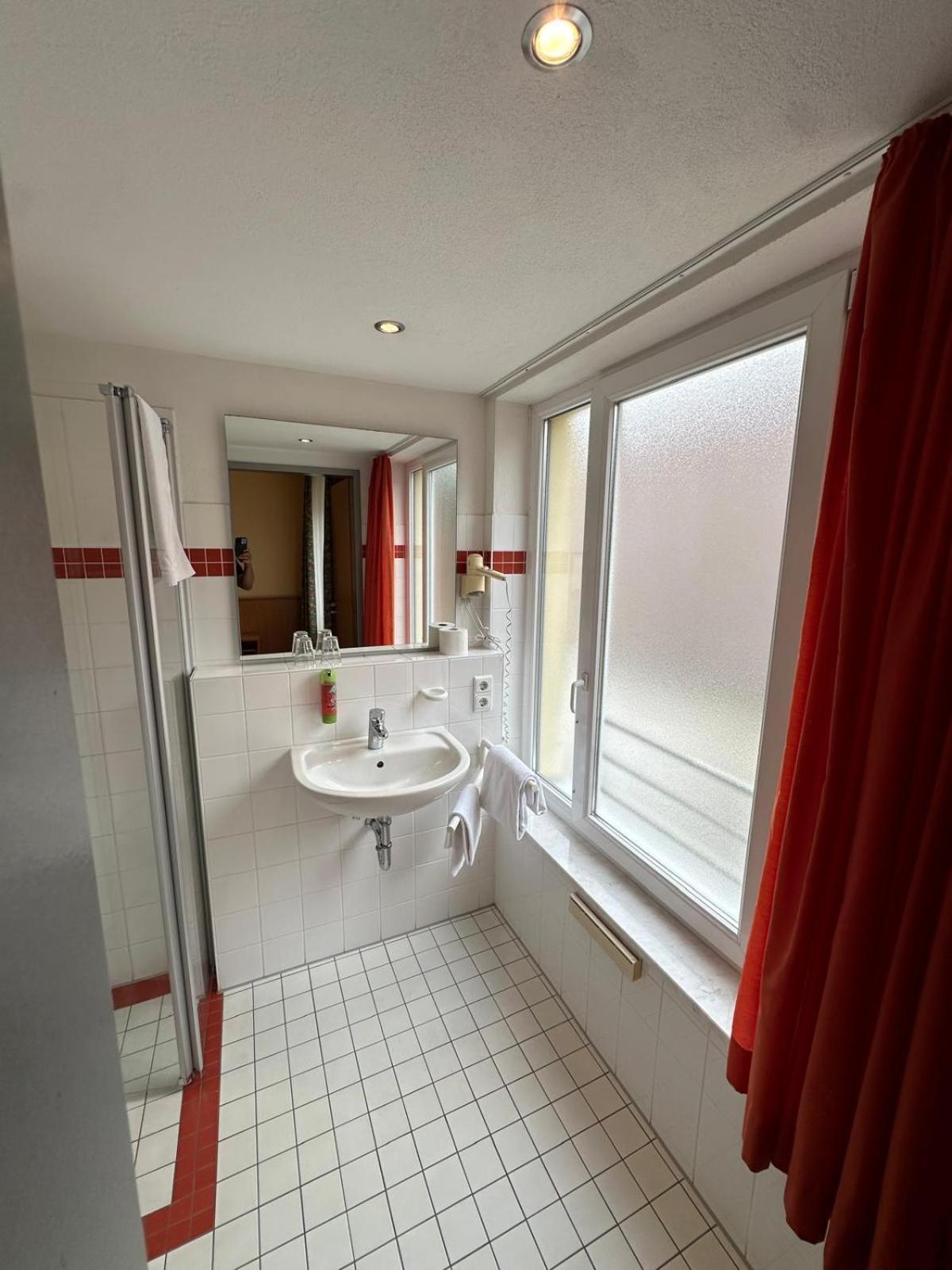 Gasthaus - Hotel Neue Post Meitingen Ngoại thất bức ảnh