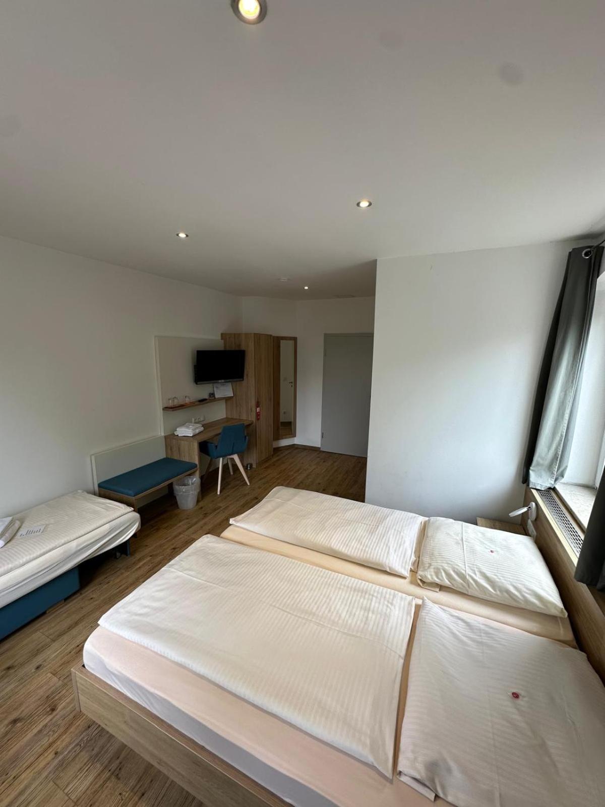 Gasthaus - Hotel Neue Post Meitingen Ngoại thất bức ảnh