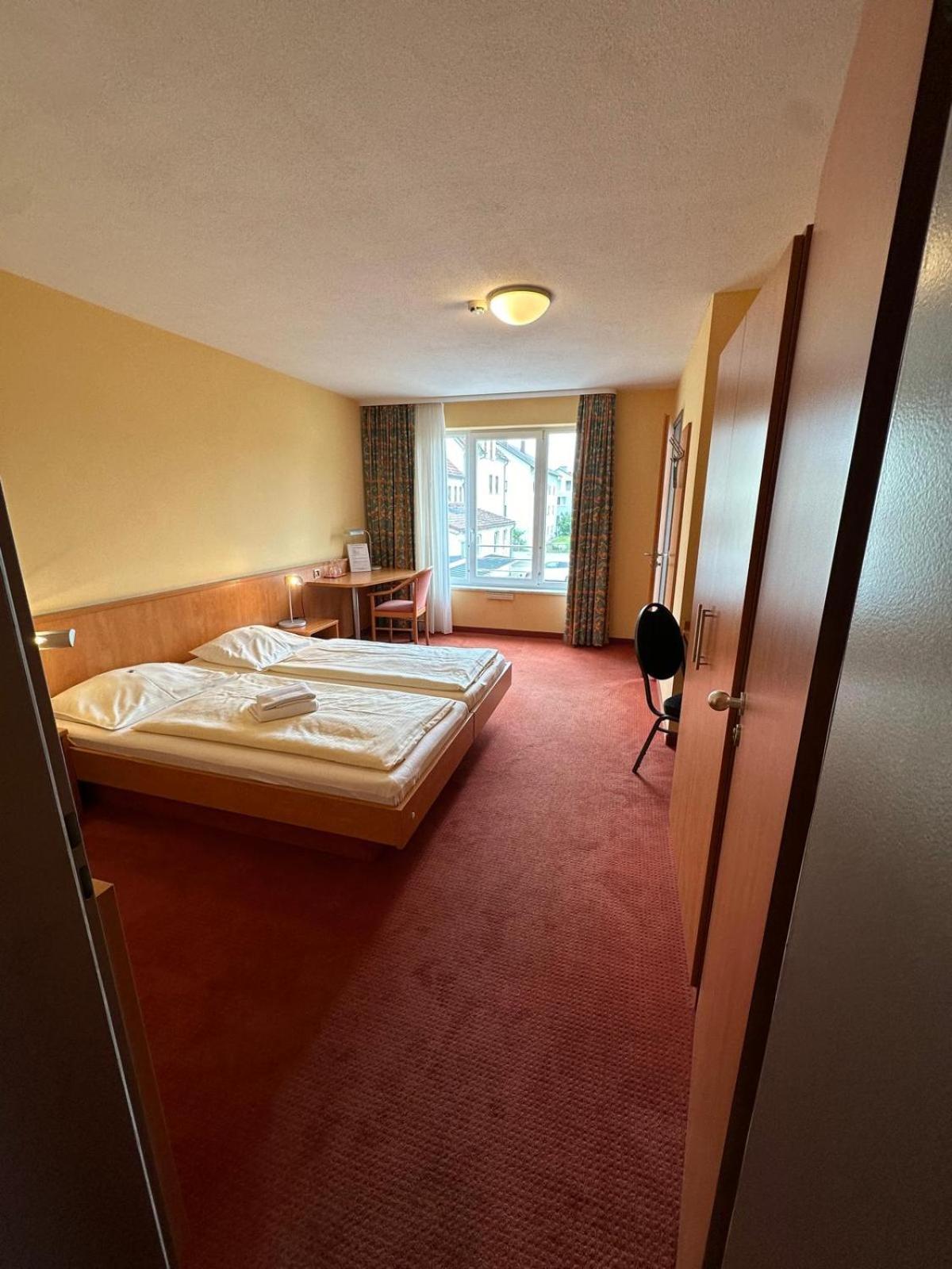 Gasthaus - Hotel Neue Post Meitingen Ngoại thất bức ảnh