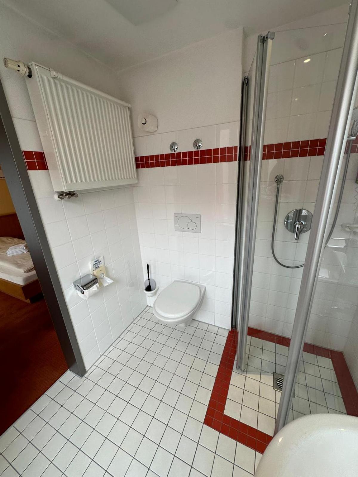 Gasthaus - Hotel Neue Post Meitingen Ngoại thất bức ảnh