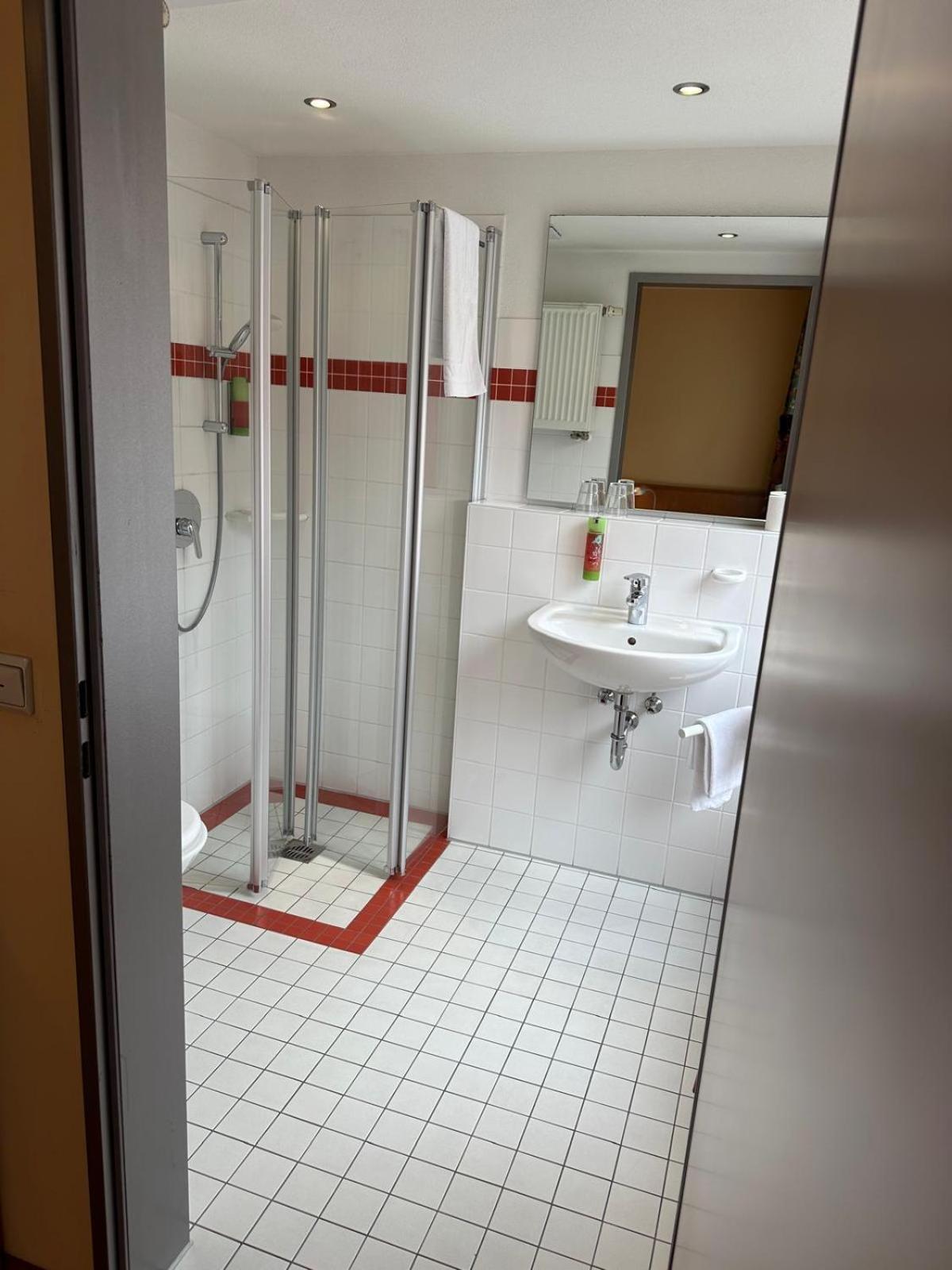 Gasthaus - Hotel Neue Post Meitingen Ngoại thất bức ảnh