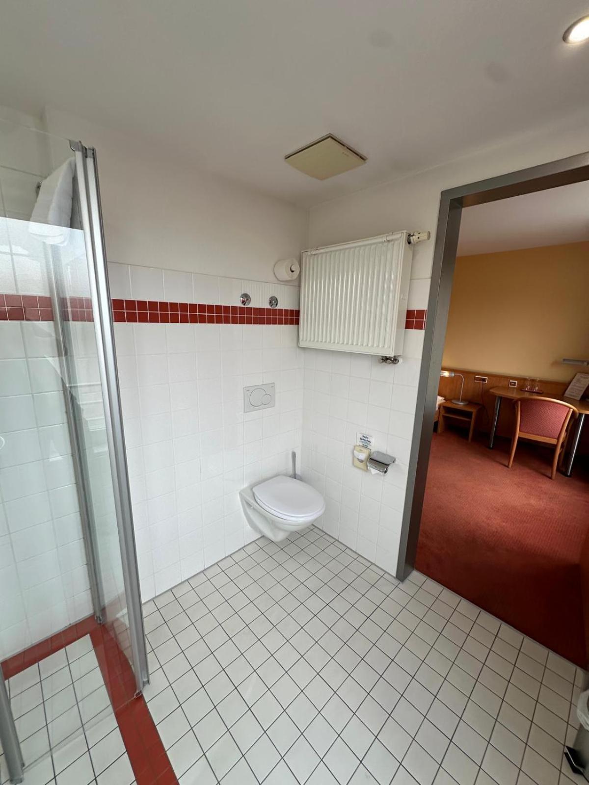 Gasthaus - Hotel Neue Post Meitingen Ngoại thất bức ảnh