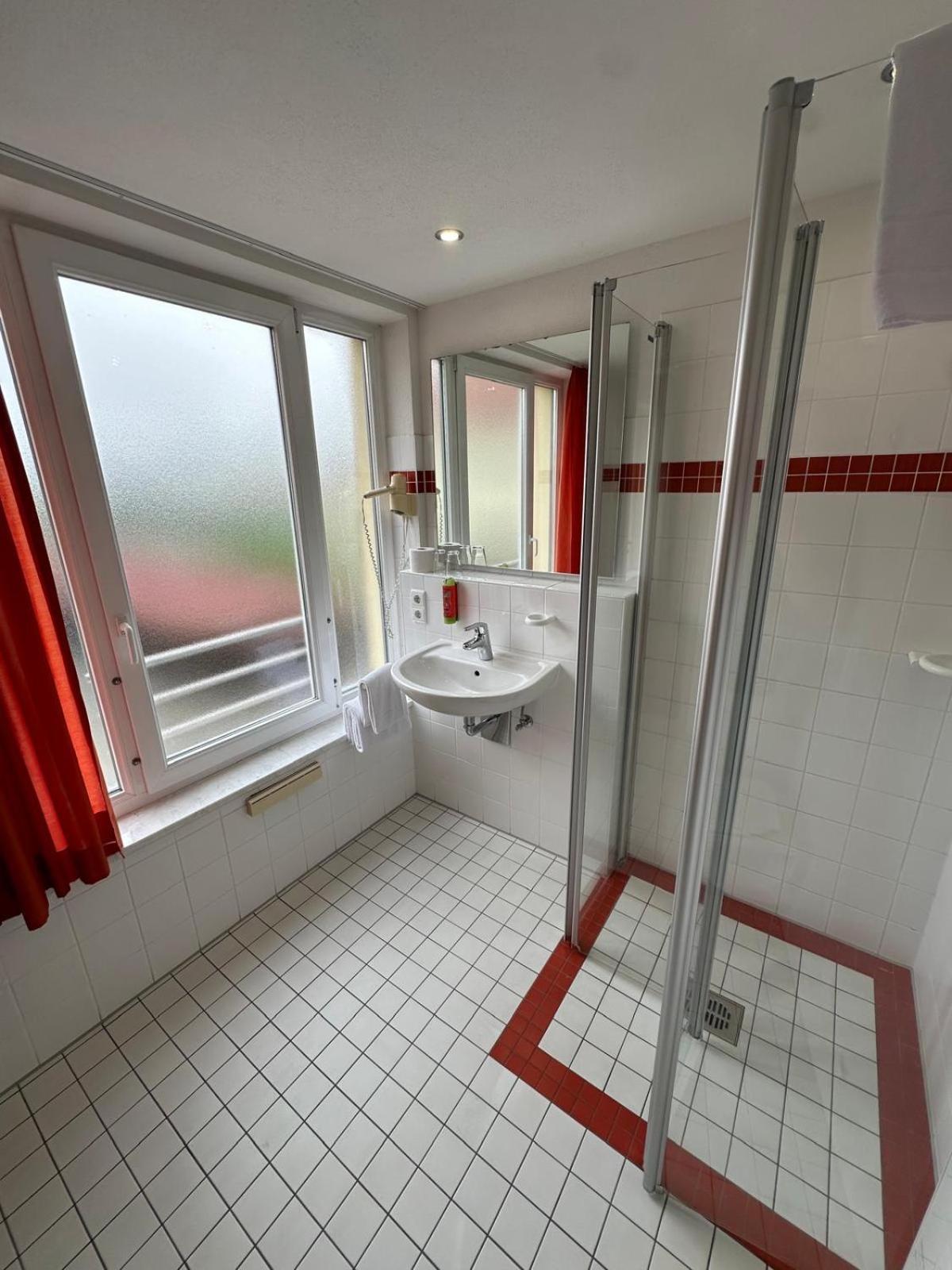Gasthaus - Hotel Neue Post Meitingen Ngoại thất bức ảnh